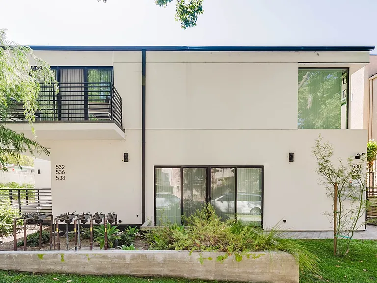 536 E San Jose Ave — Photo 1