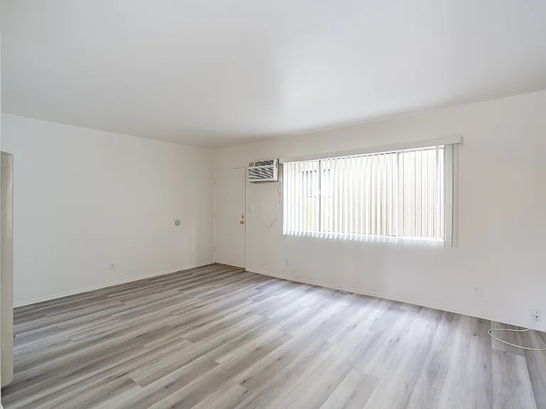 1345 N San Gabriel Ave — Photo 11