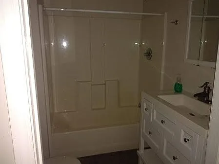 2 bed, 875 sqft, $1,300 — Photo 2