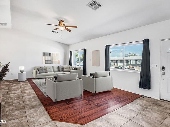 3rd image of 2209 E VISTA Drive