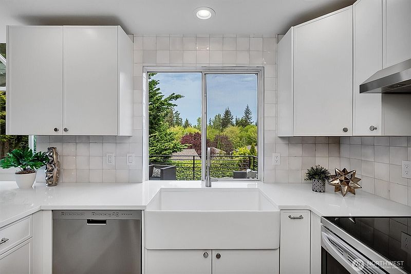 5th image of 24422 SE 46th Court