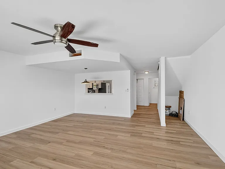 101 Half Moon Cir #B — Photo 7