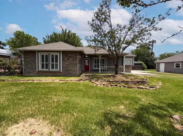 7934 Round Rock Dr, Houston, TX 77049