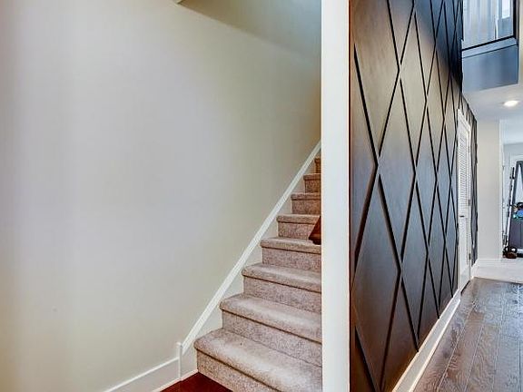 5th image of 204 Emerald Dr