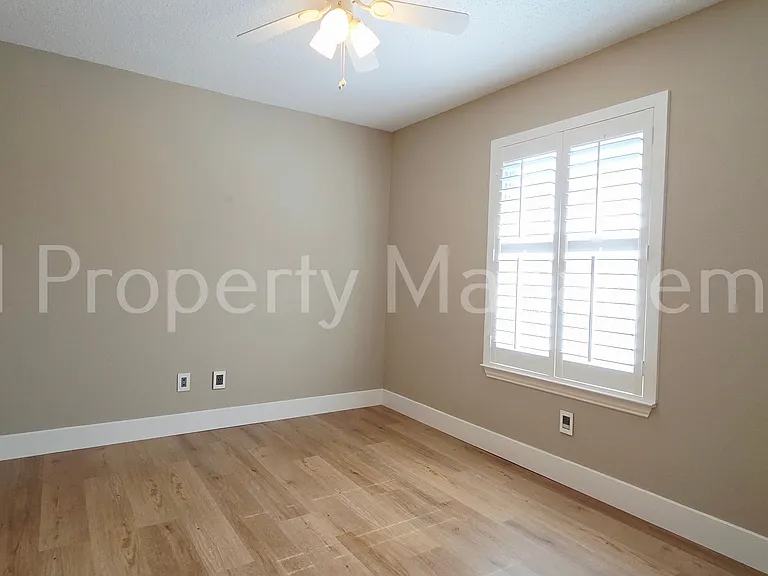 5004 Evergreen Dr — Photo 9