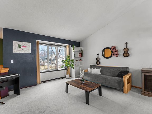 3rd image of 10924 Fox Hollow Ln N