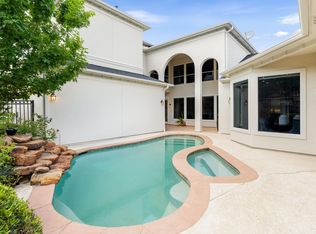 70 Blooming Grove Ln, Houston, TX 77077