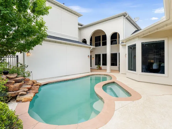 70 Blooming Grove Ln, Houston, TX 77077