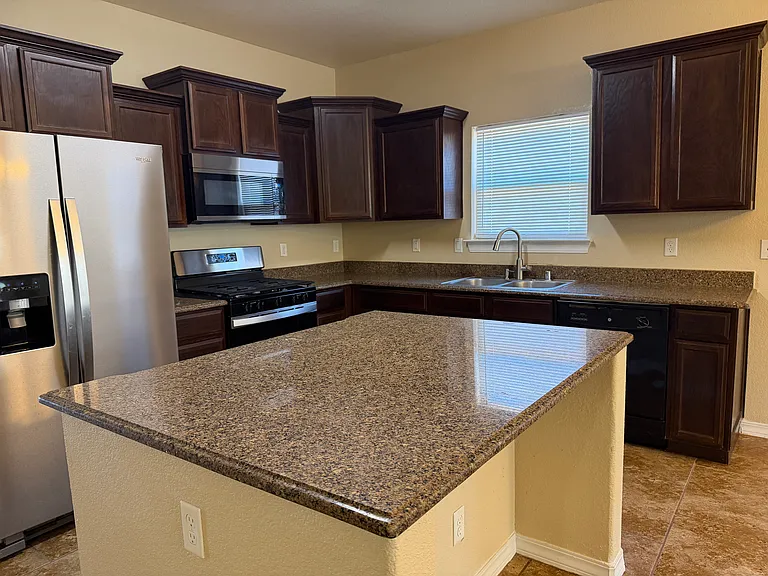 14429 Fernando Zubia Ave — Photo 9