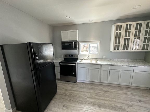 4th image of 62 S Washington St #2