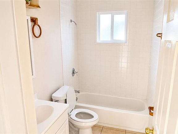 5th image of 4709-11 Shalimar Dr