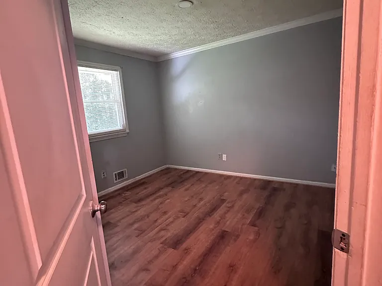 5172 Williams Rd #B — Photo 2