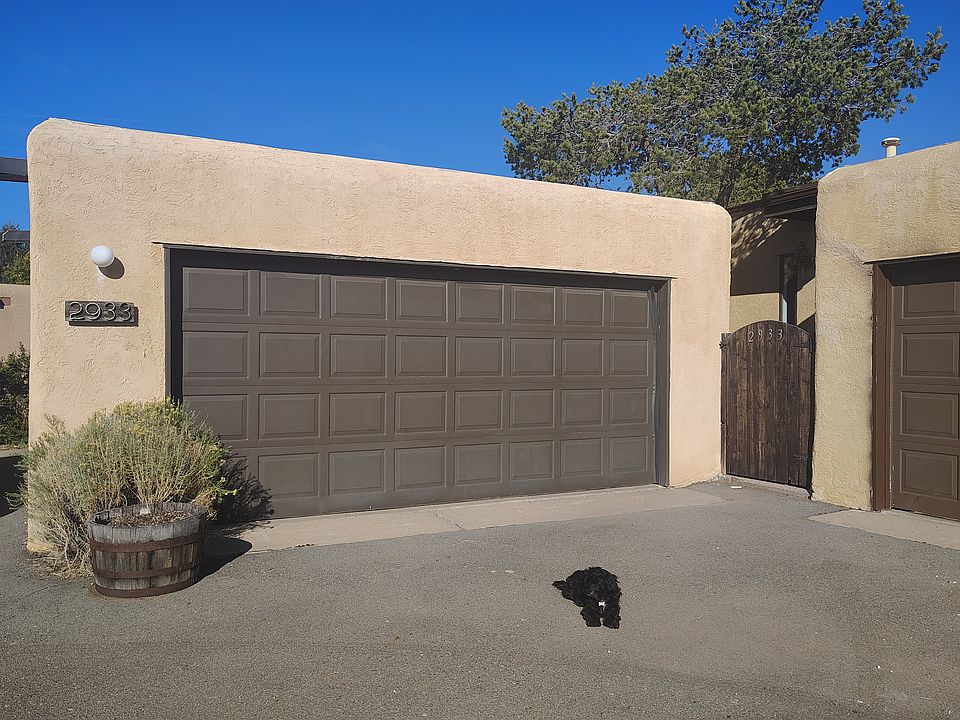 Beautiful remodeled townhome in park like area
