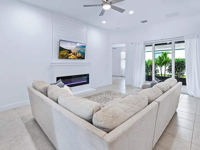 2590 Bella Vista Cir — Photo 3
