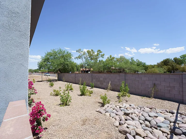 517 E Calle Arizona — Photo 30
