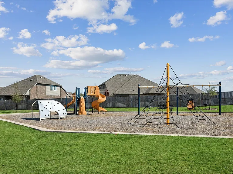 1600 Tyler Dr — Photo 33