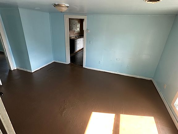 3rd image of 1017 Grand Central Ave