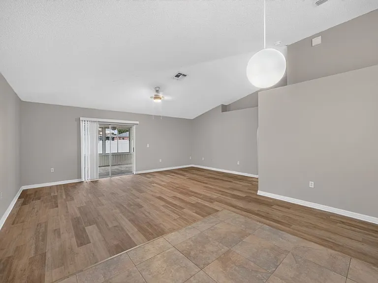 1845 Saga Ct — Photo 12