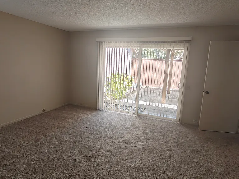 613 Edgebrook Ct — Photo 21