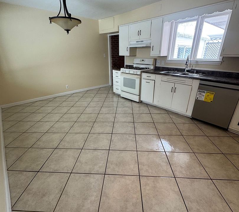 1st image of 3204 Buckingham Dr