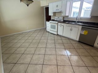 3204 Buckingham Dr, Rockford, IL 61107
