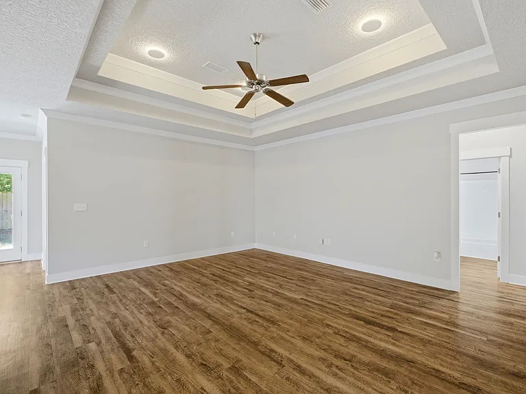 425 Pemberton Ln — Photo 26