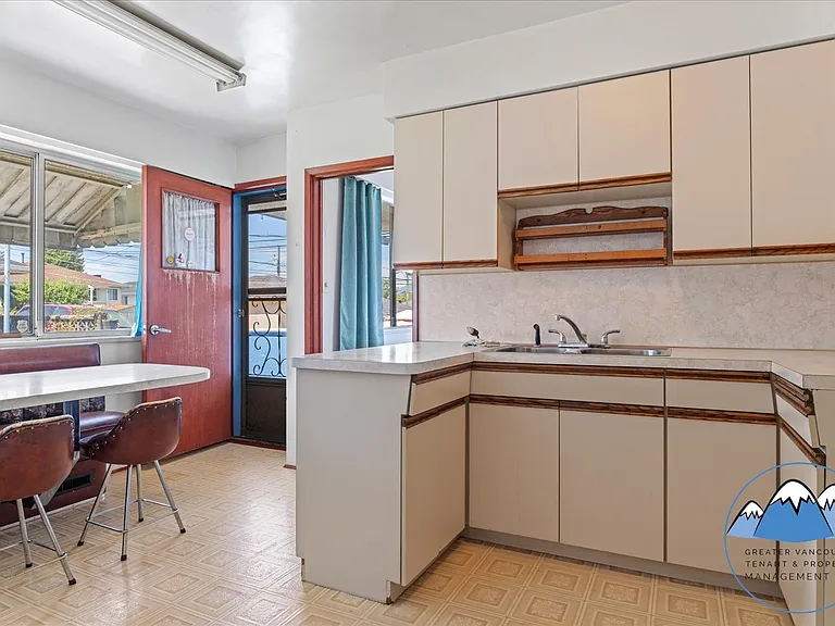 6589 Elliott St — Photo 7