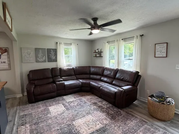 1155 Cherokee Rd, Brandenburg, KY 40108