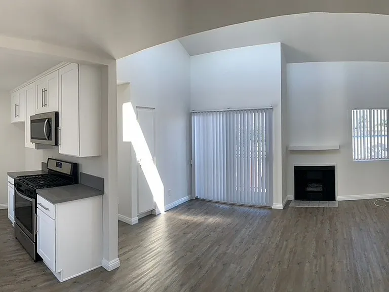 Midvale Los Angeles Apartments LLC — Photo 8