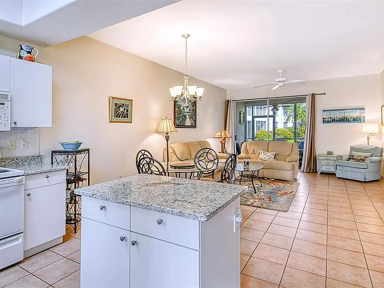8389 Wingate Dr — Photo 3
