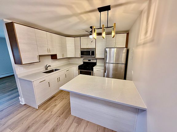 2nd image of 690 Marilyn Ave APT 203