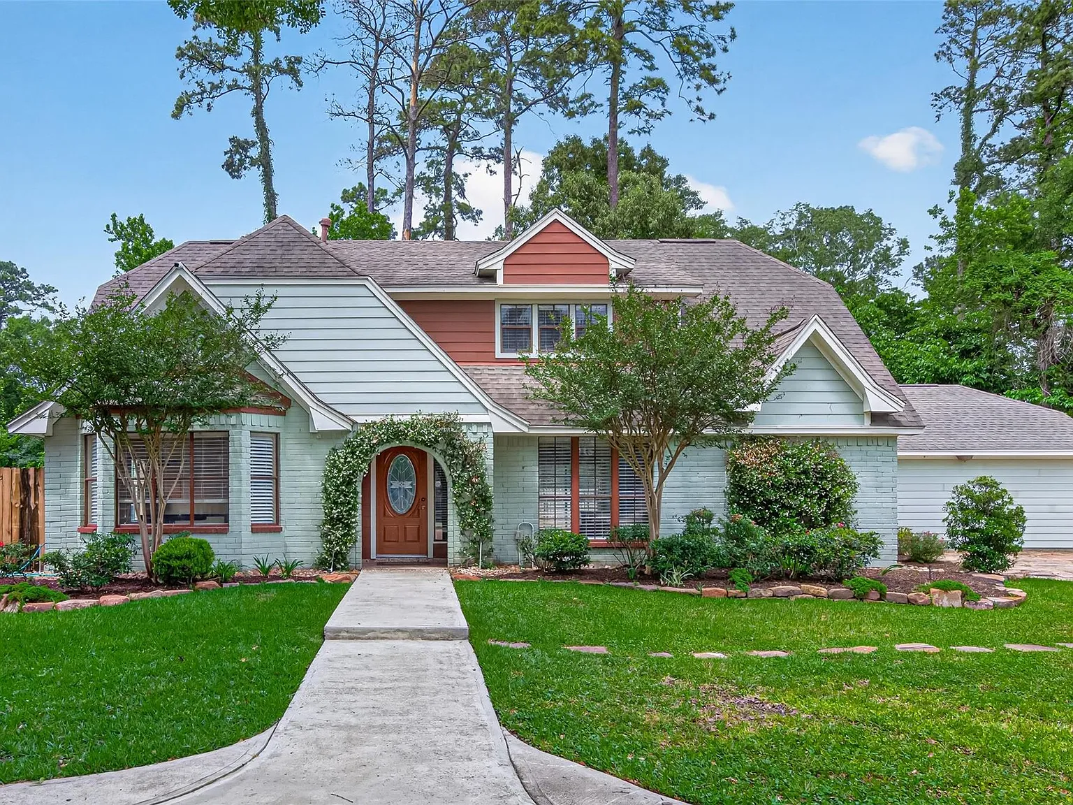 3 bed, 2.5 bath, 1923 sqft, $3,600 — Photo 2