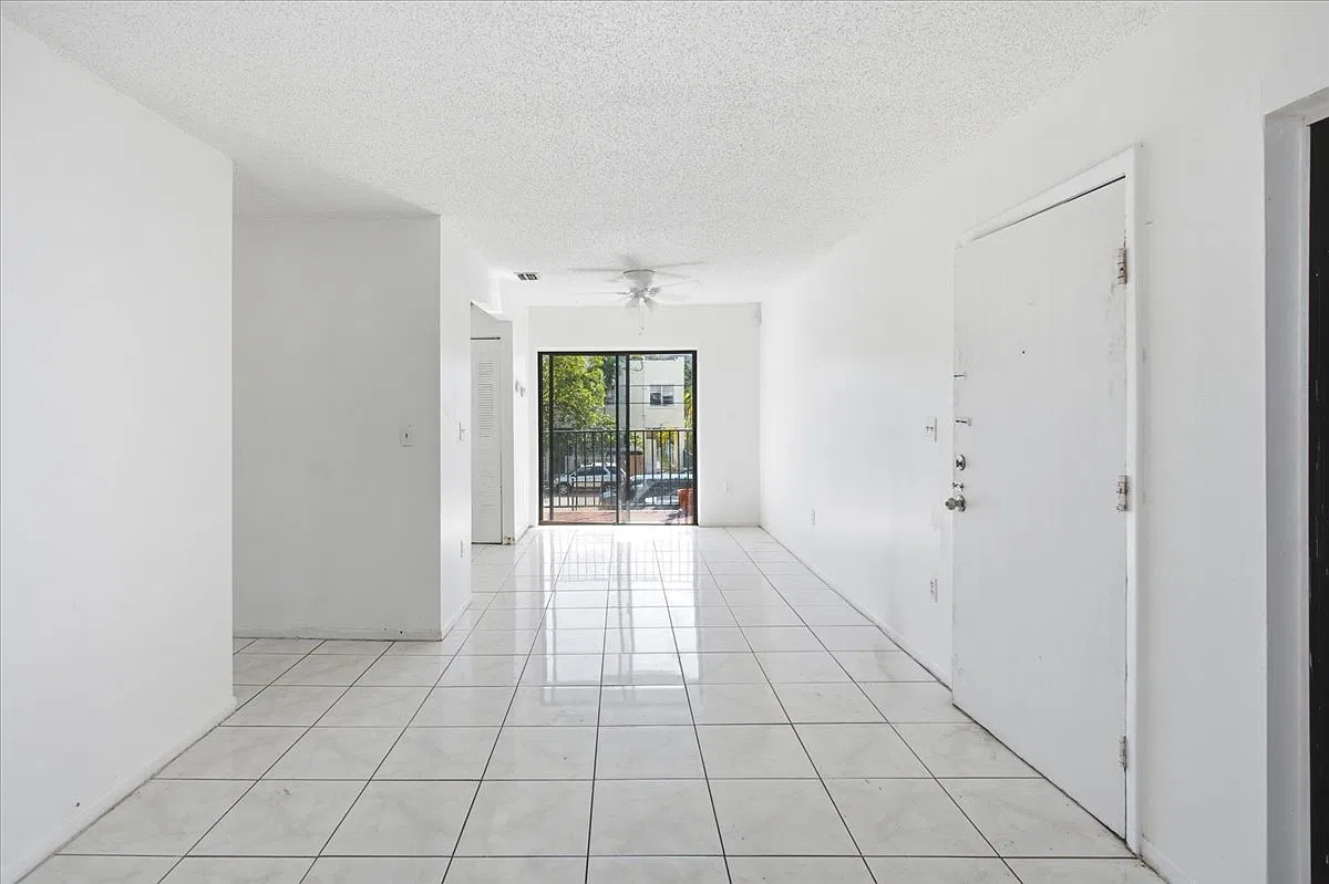1143 SW 5th St — Photo 1
