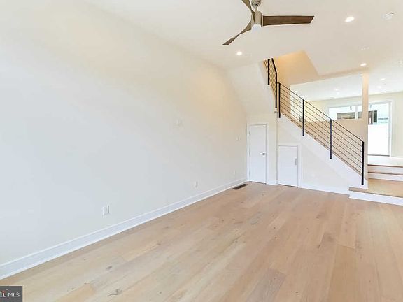 4th image of 1723 N Howard St #8