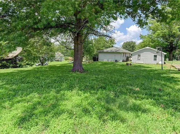 111 N Woodward St, Easton, MO 64443