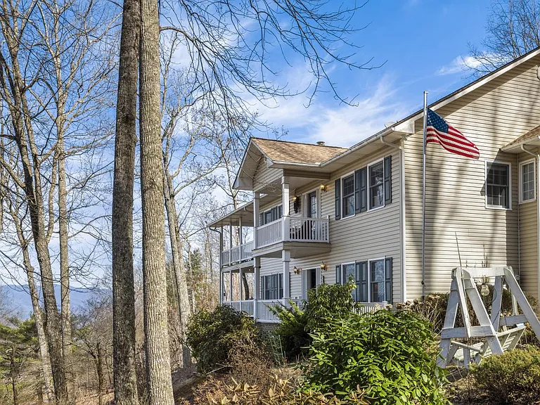 Plenty of parking, paved roads and driveway.