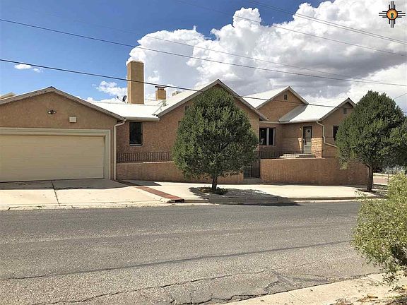 3rd image of 208 E Logan Ave