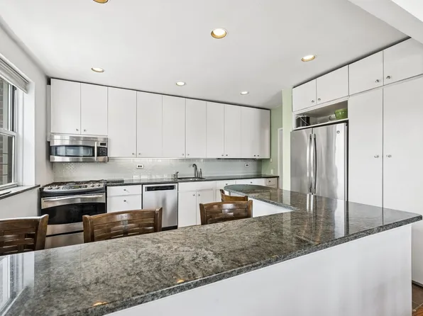 162-41 Powells Cove Boulevard image 8 of 35