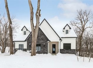 10415 Thorne Dr, West Des Moines, IA 50266