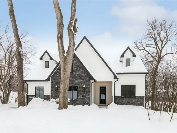 10415 Thorne Dr, West Des Moines, IA 50266