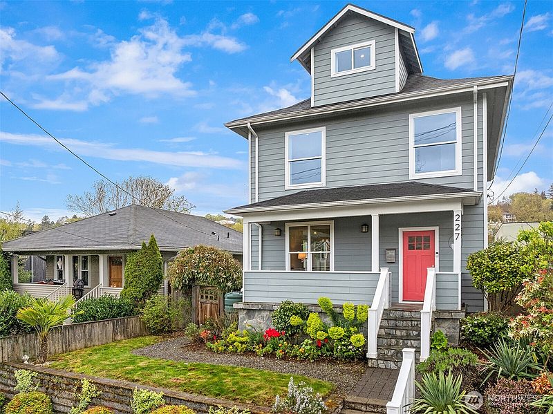 3rd image of 227 29th Avenue E