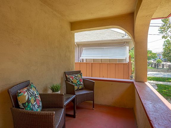 4th image of 850 S 6th St #1