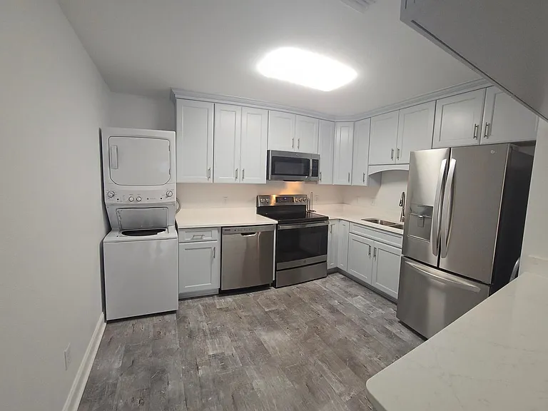 315 Bream Ave #207 — Photo 6
