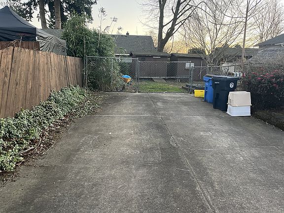 4th image of 1918 SE 6th Ave