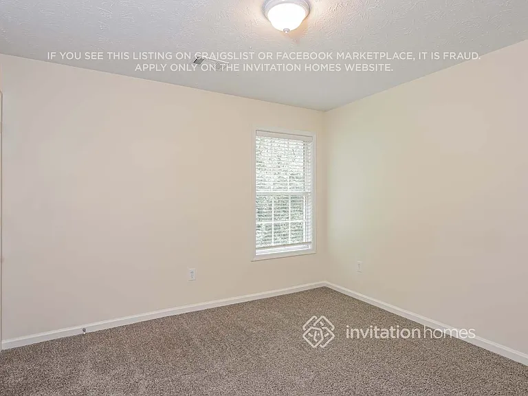 555 Wellington Ln — Photo 12