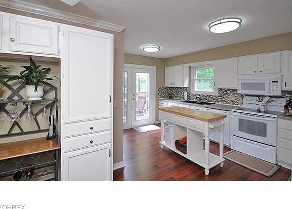 2nd image of 8614 Oakridge Dr