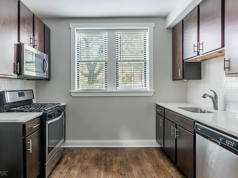 2507 W Catalpa Ave — Photo 6