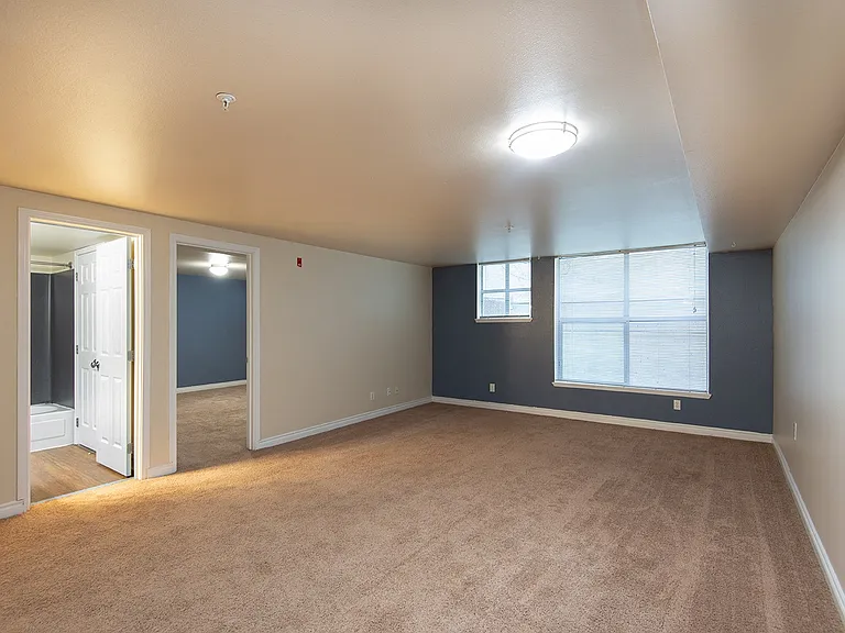 Ellis Court Apartments — Photo 17