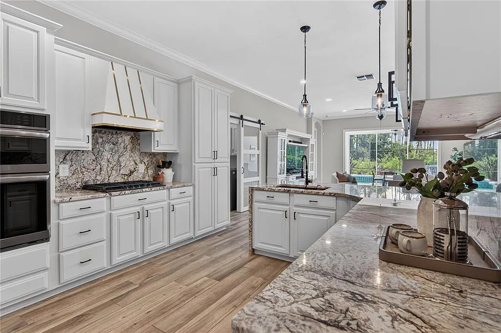4 bed, 3.0 bath, 2562 sqft, $7,500 — Photo 4