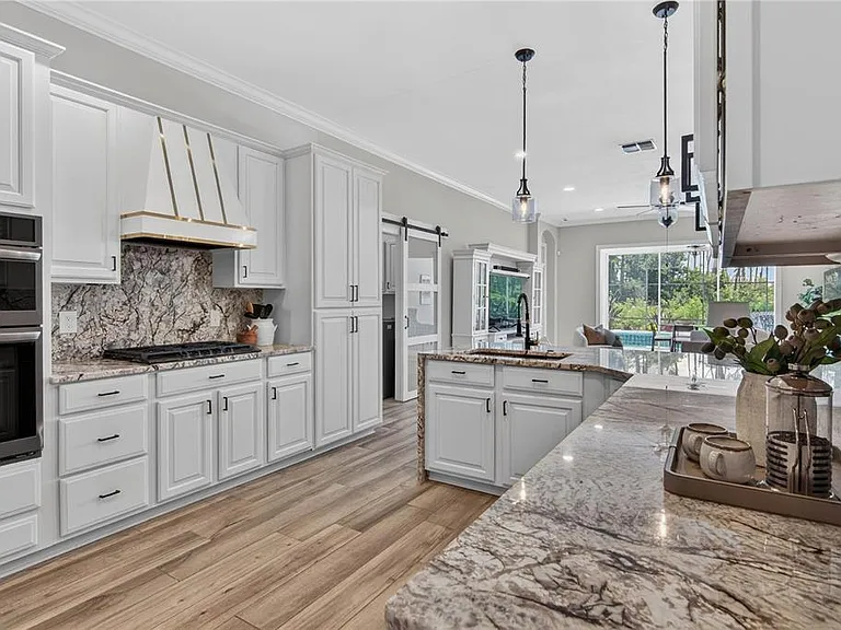 8411 Woburn Ct — Photo 7